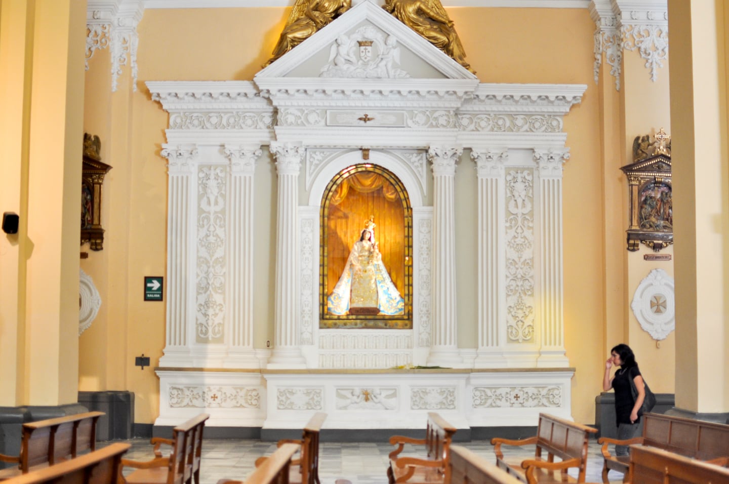 altar in Arequipa church