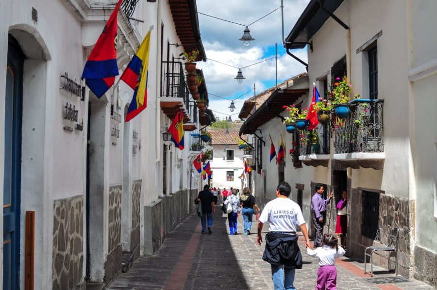 quito-ecuador-old-town-featured-dsc_6960