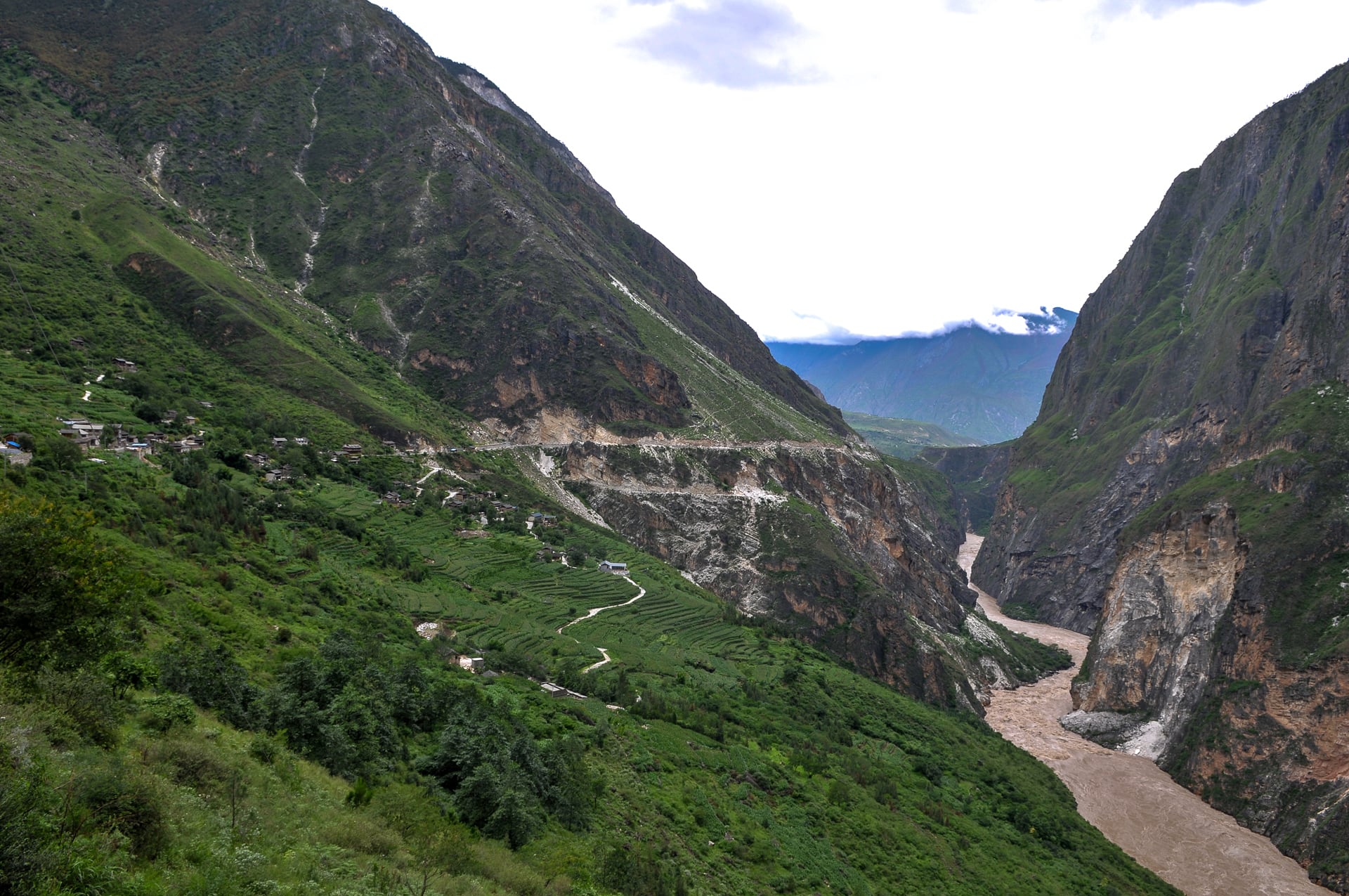 china-tiger-leaping-gorge-d2-featured