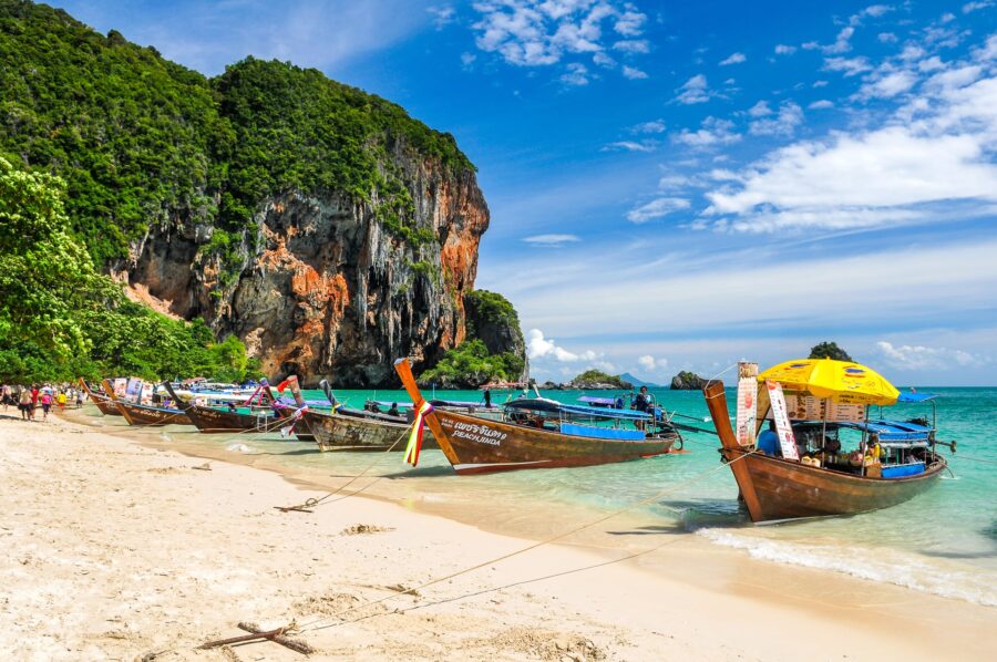 Kickin' Back at Railay (Krabi) railay-beach-thailand-featured2-dsc_7848