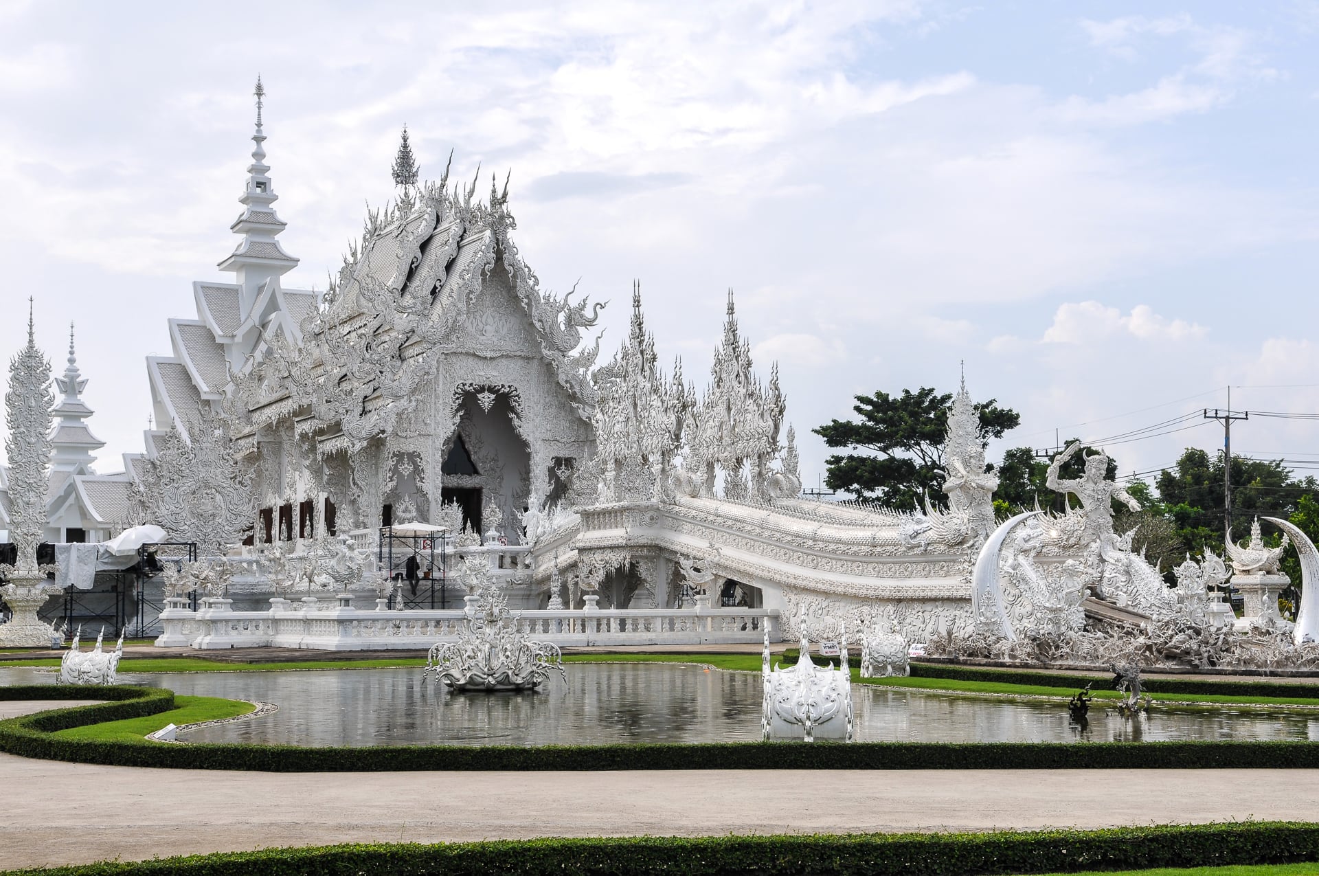 thailand-chiangrai-white-temple-featured