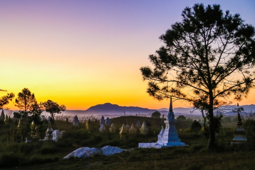 Xieng Khouang: Cemetery Sunset